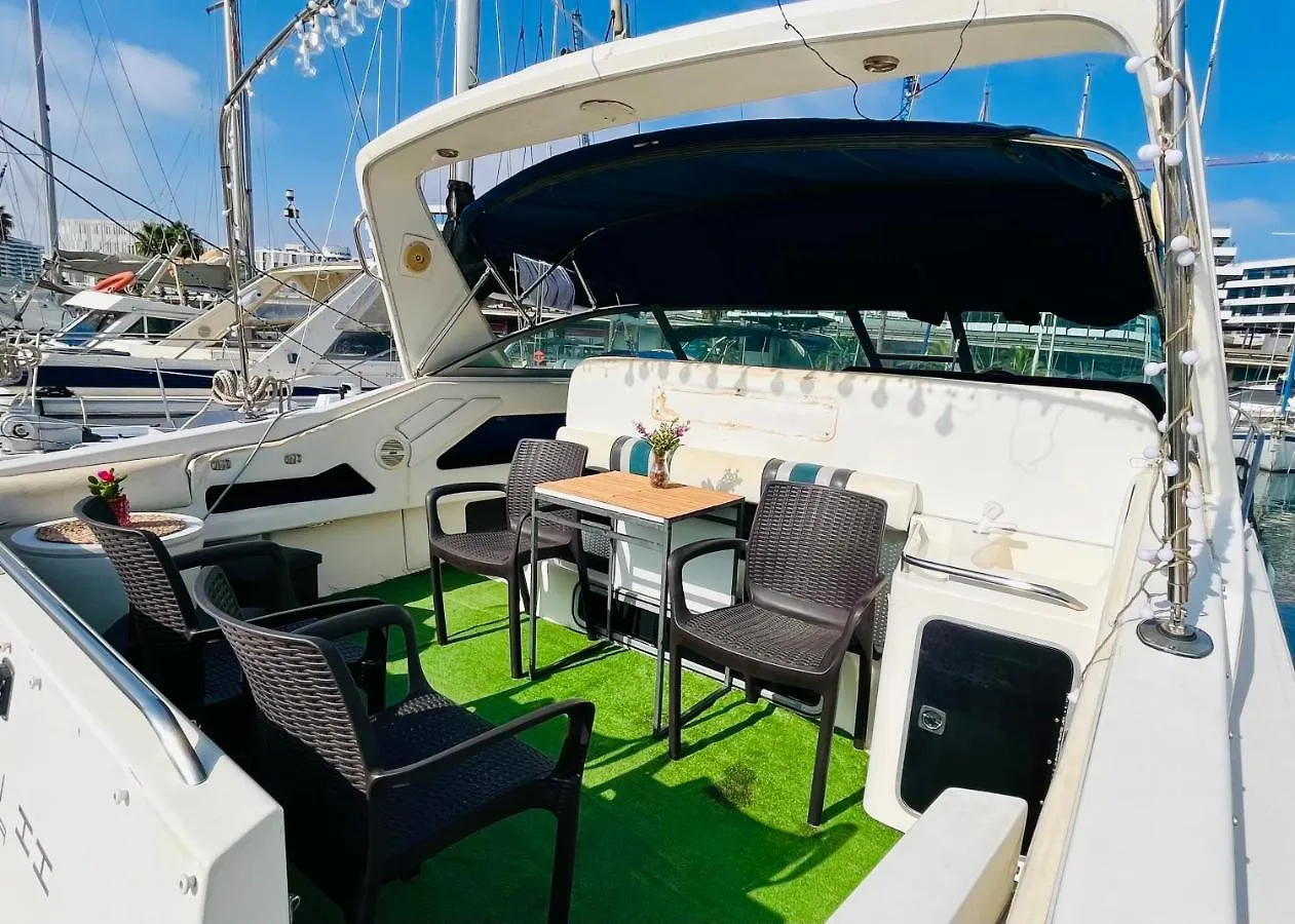 Yacht Hotel Barcelona 산트 아드리아 데 베소스